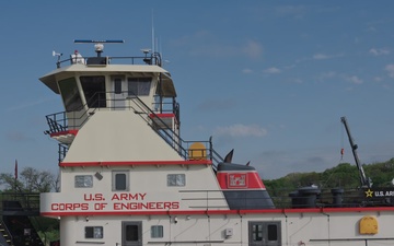 USACE motor vessel refuels at Brandon Road Lock and Dam