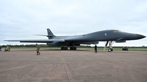 Airmen maintain a B-1B Lancer tasked to support USCENTCOM