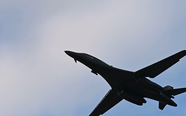 Airmen Conduct Lancer Hot-pit Refuel