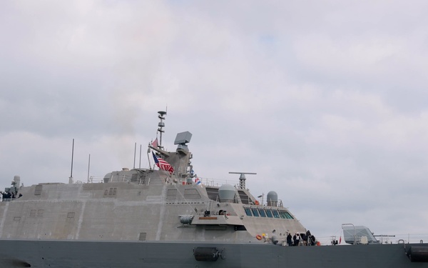 Future USS Cleveland Arrives in Namesake City