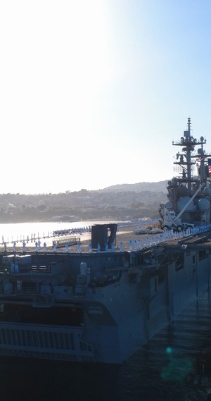 USS Essex (LHD 2) arrives in Los Angeles for LA Fleet Week