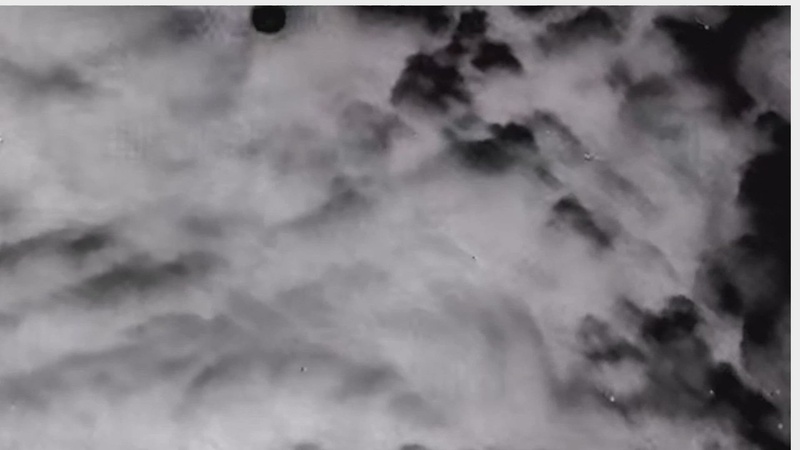 DOW-UAP-PR055 2020年11月23日、雲の中および雲の中を飛び越える球状UAP