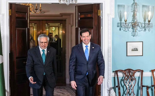Secretary of State Marco Rubio meets with Pakistani Deputy Prime Minister and Foreign Minister Ishaq Dar