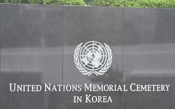 USFK Commander and United Nations Command Intern Korean War Veterans