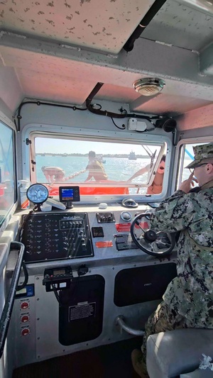Spanish Armada and U.S. Navy personnel participate in a bilateral oil spill response exercise