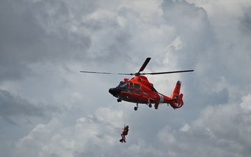 Coast Guard Air Station Corpus Christi conducts rescue swimmer training off Texas coast