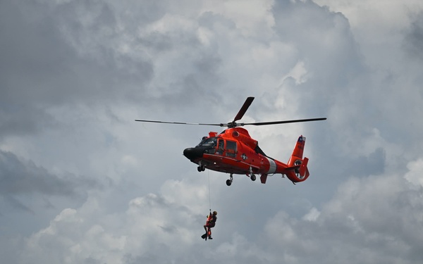 Coast Guard Air Station Corpus Christi conducts rescue swimmer training off Texas coast
