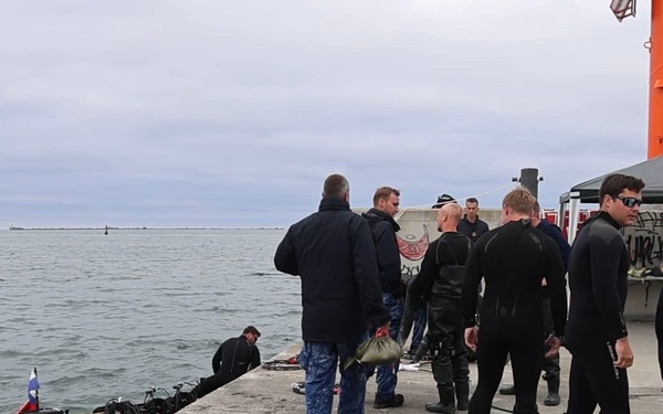 UCT One and Royal Netherlands Navy Divers Conduct CUUV Training in Latvia