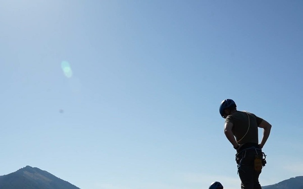 Reel: 1st SFG(A) conduct rough terrain evacuation course