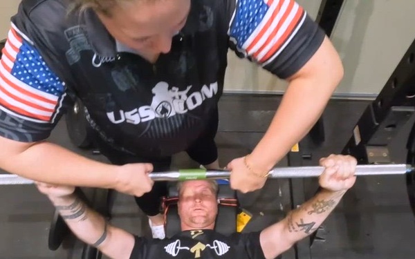 Retired Army Maj. Jonathan Turnbull Powerlifting at 2026 Warrior Games