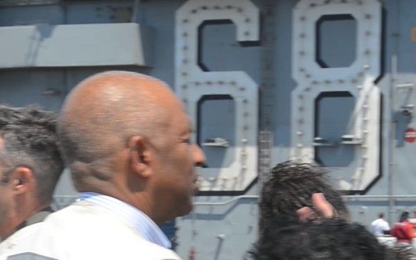 Nimitz Hosts Bahamian Delegation