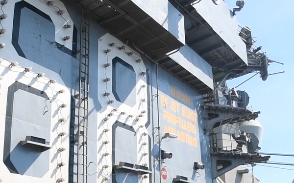 Nimitz Hosts Bahamian Delegation