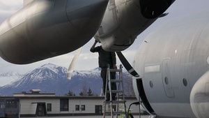VMGR-152 refuels U.S. Army aircraft during Kodiak Mace