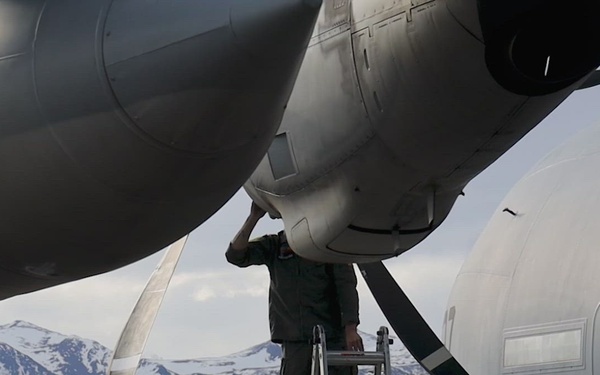 VMGR-152 refuels U.S. Army aircraft during Kodiak Mace