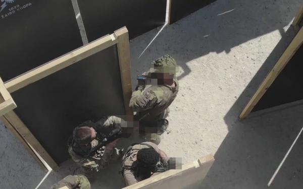 Through the breach: U.S.,Czech soldiers sharpen close quarters battle skills in Lithuania (Horizontal)