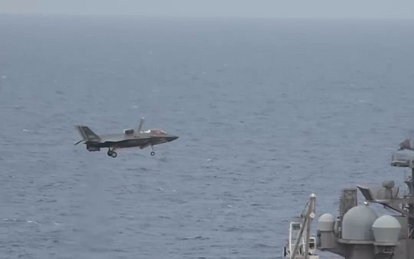 Kearsarge Conducts F-35 Flight Operations During TCAT