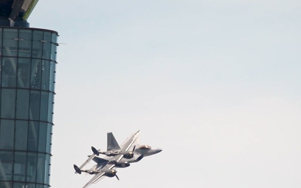 F-22 Demonstration Team performs for 2026 Dayton Airshow