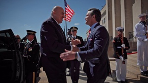 SW Hosts Italian MINDEF at Pentagon