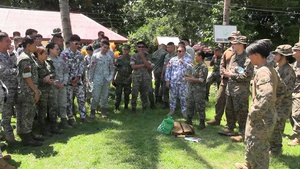 KAMANDAG 10: USMC, Philippine marines conduct expert exchange