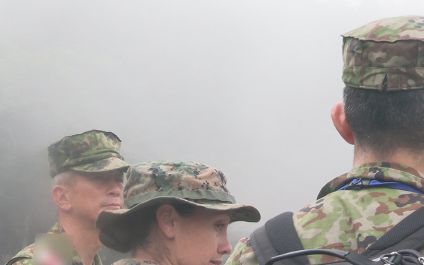 HIJUDAI MANEUVER AREA, OITA, JAPAN – U.S. Marines with 4th Law Enforcement Battalion Demonstrate Detainee Procedures to Japan Self Defense Force