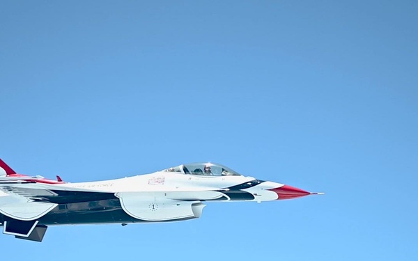 434th ARW Refuels Thunderbirds