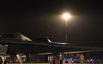 B-Roll: B-2 Spirit Refuels At RAAF Base Amberley