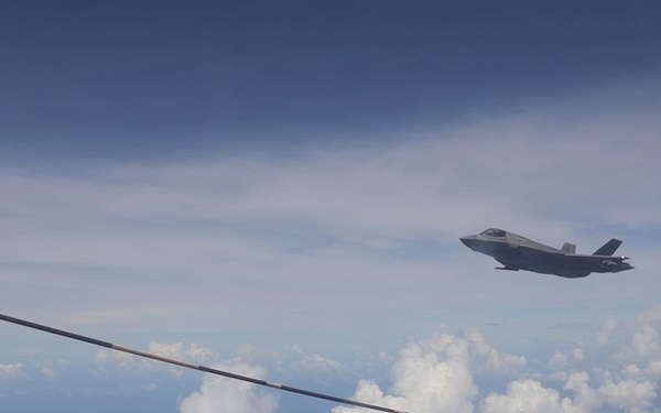VMGR-152 refuels VMFA-242 aircraft during Valiant Shield