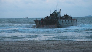 Fleet Exercise 250 | Spanish Marines Conduct Amphibious Assault