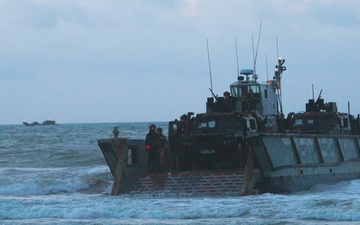 Fleet Exercise 250 | Spanish Marines Conduct Amphibious Assault