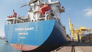 Soldiers Execute Ship-to-Shore Logistics During CJLOTS