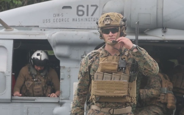Fuji Viper 26.3 | U.S. Marines Conduct Fast-Rappelling Techniques
