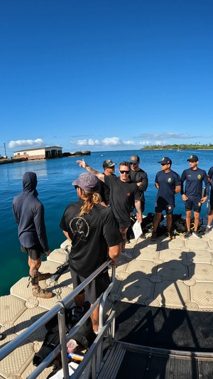 B-Roll: U.S., Canadian, New Zealand divers participate in handheld sonar training during RIMPAC 2026 - Vertical