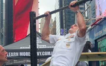 Flag Officer Visit to the U.S. Navy Dive Tank Demonstration in Times Square
