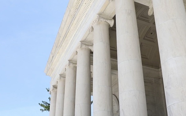 JTF-DC Mississippi Guardsmen patrol Jefferson Memorial