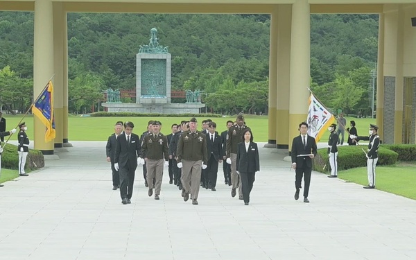 KSC Pays Tributes at Daejeon National Cemetery