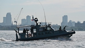 MSRON-4 Provides Waterside Security During International Naval Review 250