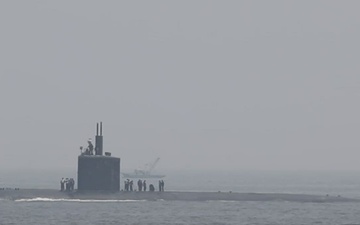 USS Scranton (SSN 756) pulls into CFAY
