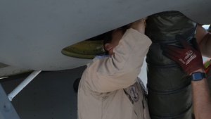 KC-135 refuels F16s during patrol