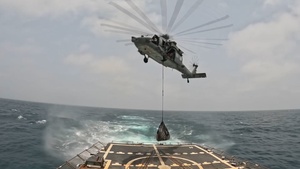 Vertical replenishment aboard USS Mason (DDG 87)