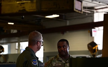 Maj. Gen. Neuman sees 2nd Bomb Wing mission during base tour
