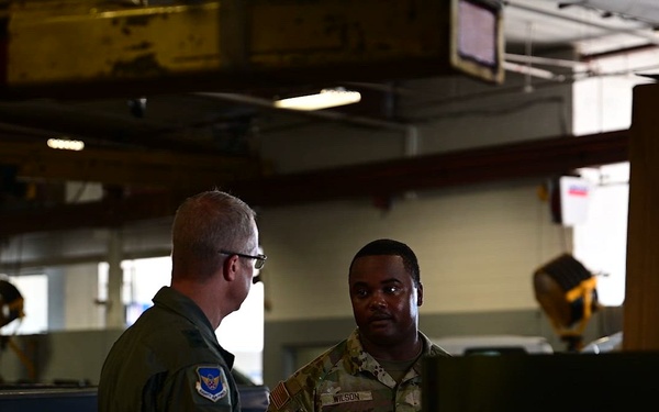 Maj. Gen. Neuman sees 2nd Bomb Wing mission during base tour