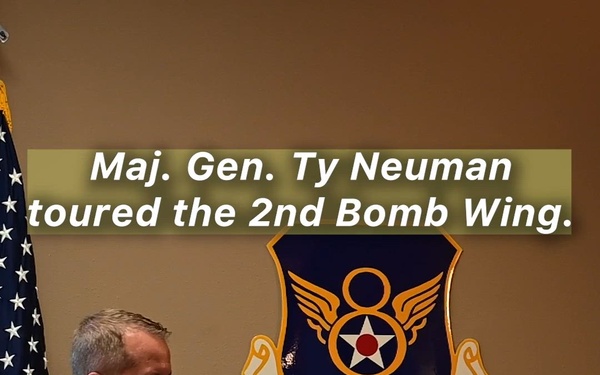 Maj. Gen. Neuman sees 2nd Bomb Wing mission during base tour