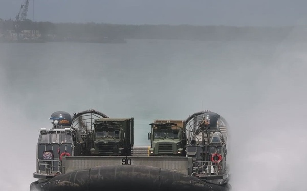 USS Essex conducts LCAC onload operations