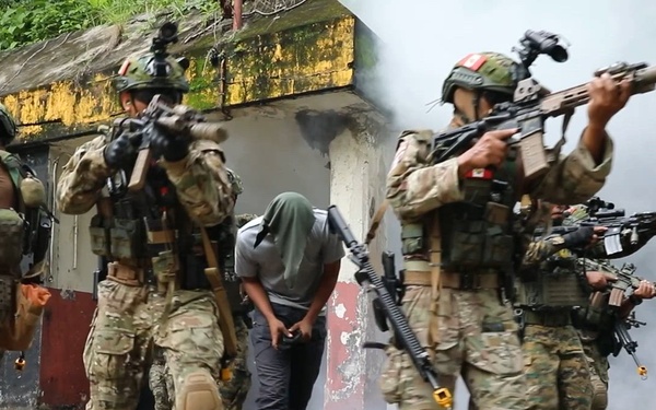 Multinational Special Operations personnel conduct assault training during PANAMAX 2026
