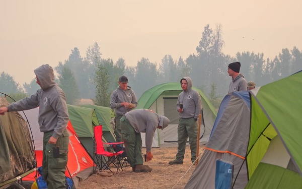 Oregon Air National Guard hand crews battle Grasshopper Fire