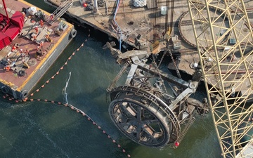Coast Guard oversees removal of submerged crane in Charleston, South Carolina