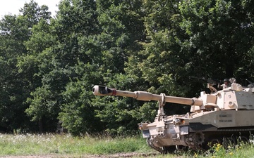 U.S. Army Soldiers with the NATO FLF Battle Group conduct live fire exercise in Poland