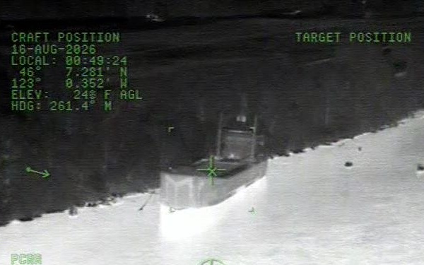 Coast Guard conducts hoist from USS Washtenaw County