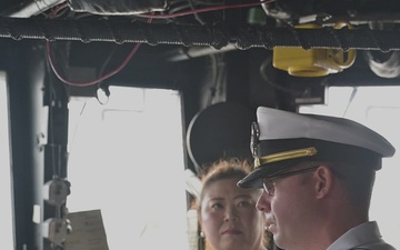 260804-YKS-USS Chief Port Visit-Hulen-v4.mp4