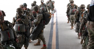 Soldiers and Airmen Conduct JAAT with Edwards C-17